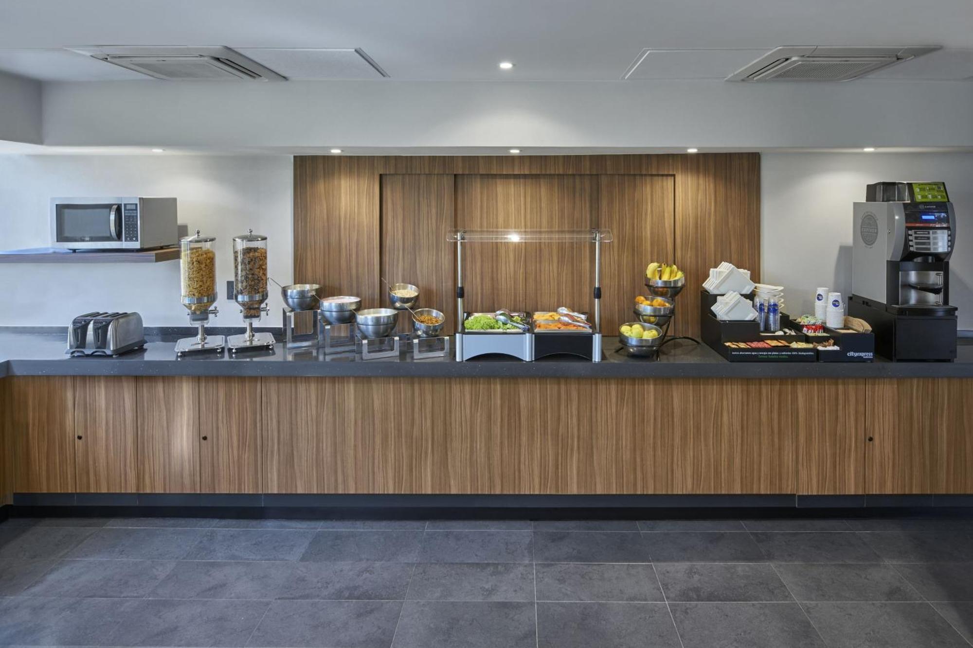Hotel Express By Marriott Aeropuerto Reynosa