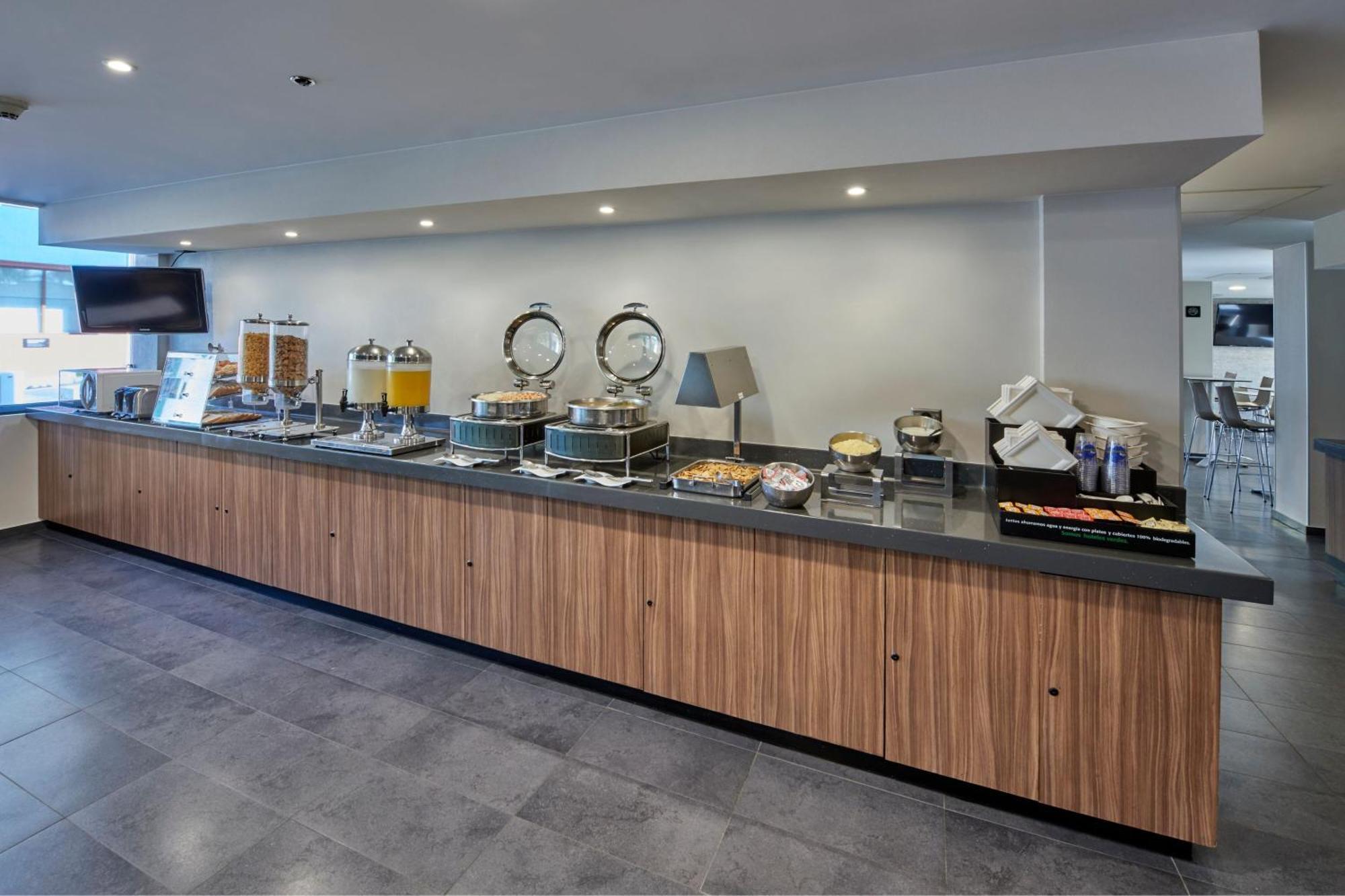 Express By Marriott Aeropuerto Hotel