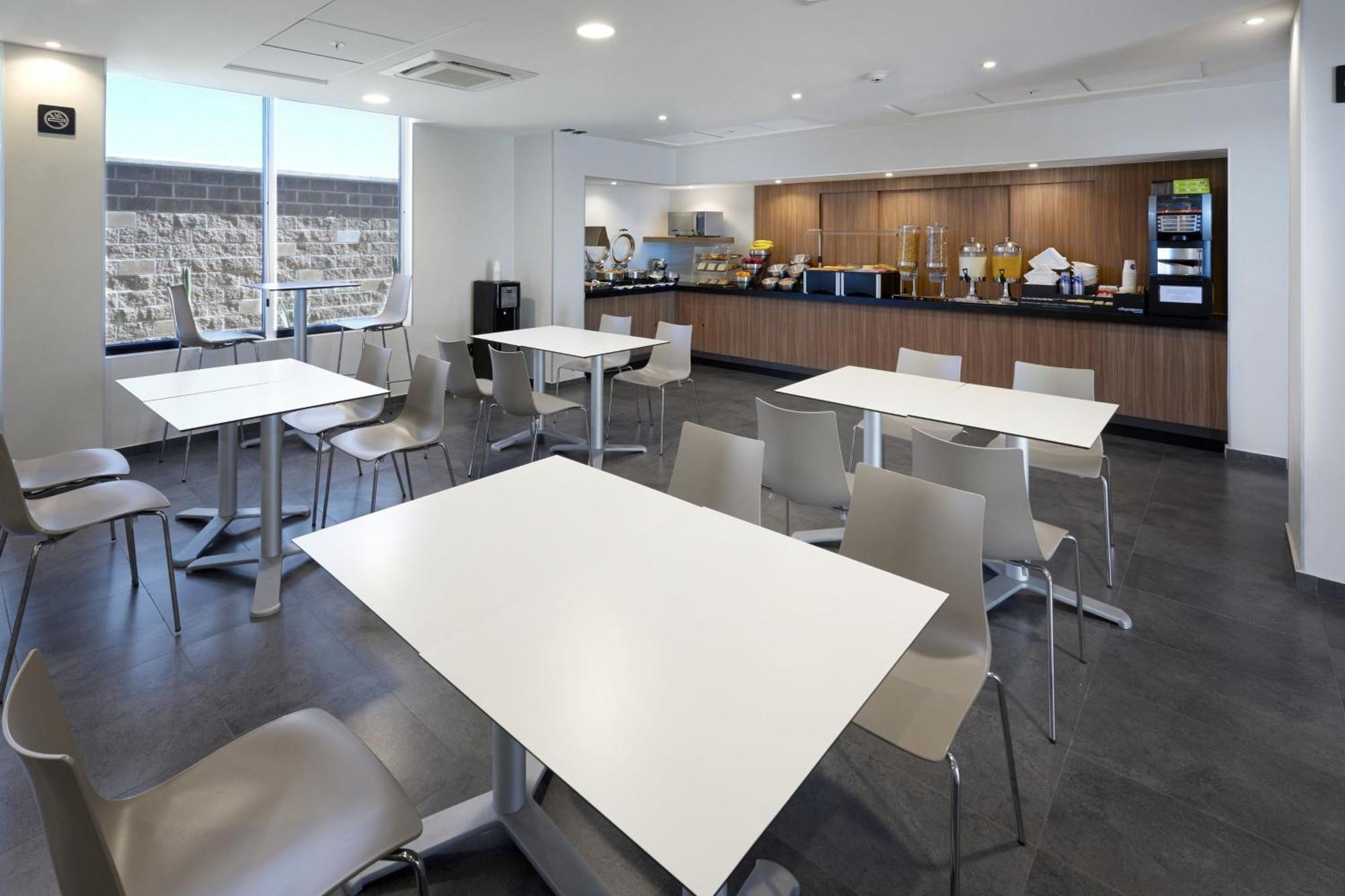 Express By Marriott Aeropuerto Hotel 4*