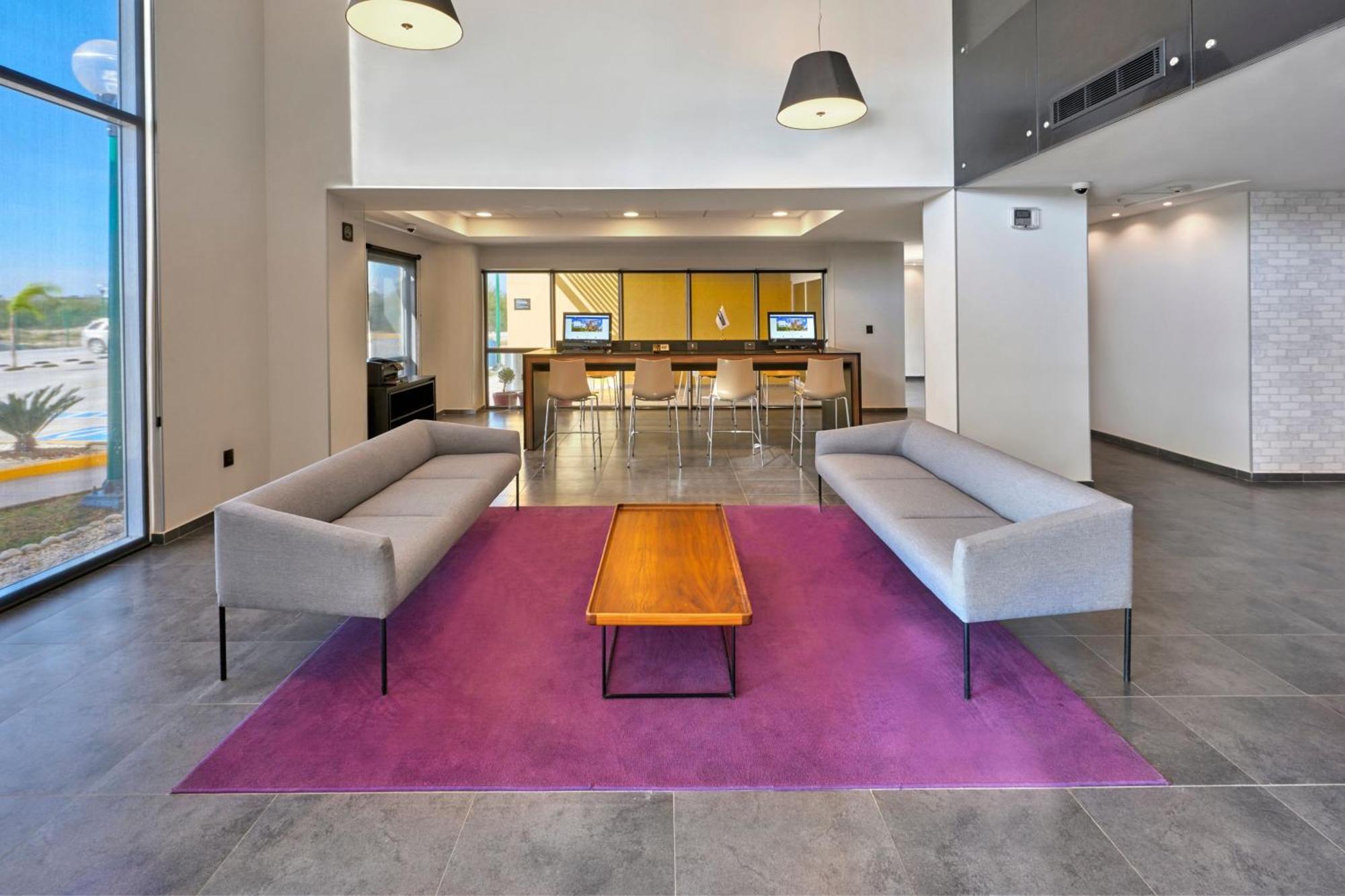 Hotel Express By Marriott Aeropuerto 4*